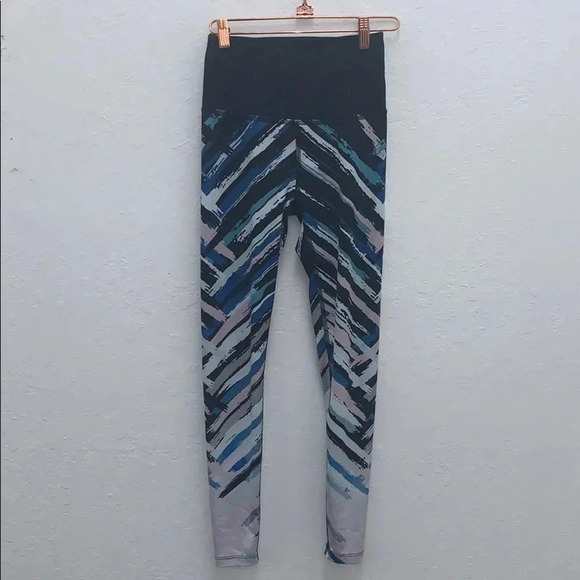 BEYOND YOGA Black Multi Color Diagonal Stripe Legging Size XS - Picture 1 of 7